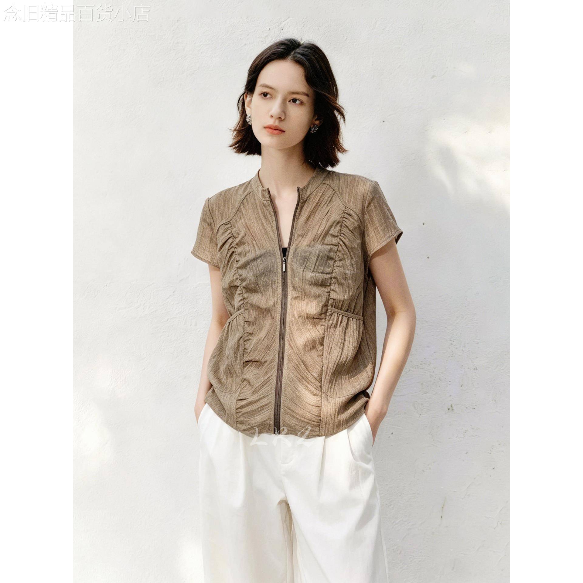 法式圆领拉链收褶设计卡其色衬衫女夏季新款休闲时尚修身短袖上衣