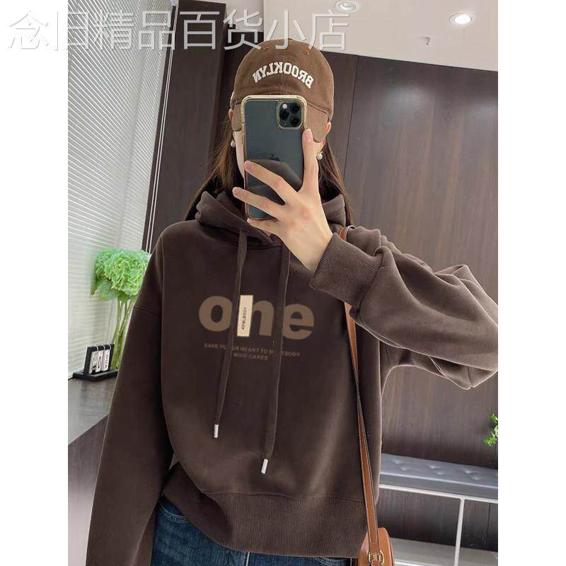 美拉德棕色秋冬新款2025加绒加厚套头连帽卫衣女短款宽松韩版外套