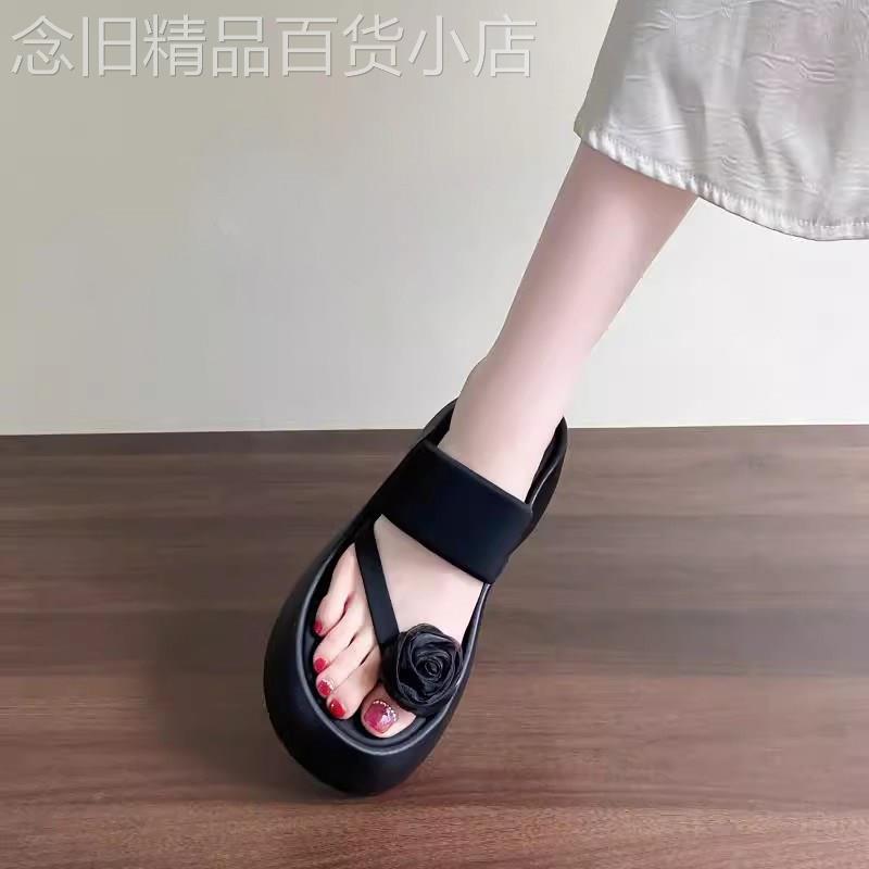 夹趾厚底凉拖鞋女夏外穿2025新款超火松糕增高一字拖花朵套趾凉鞋