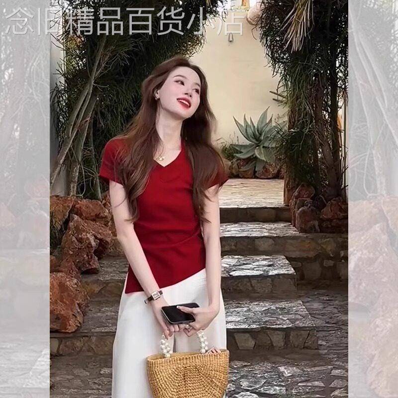 酒红色V领正肩短袖t恤女装夏季设计感不规则开叉修身掐腰短款上衣图片