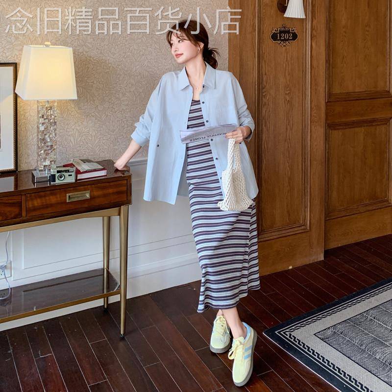 韩系慵懒蓝色条纹吊带洋装女2026春季新款设计感衬衫长裙两件套