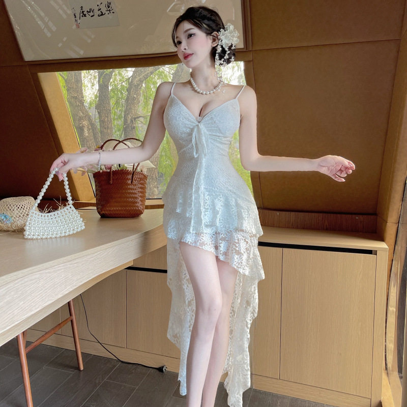 纯欲风白色蕾丝吊带连衣裙女性感V领收腰不规则燕尾裙度假沙滩裙