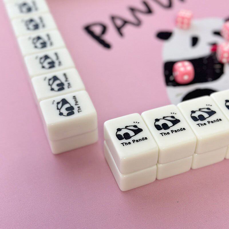 白色熊猫可爱卡通麻将家