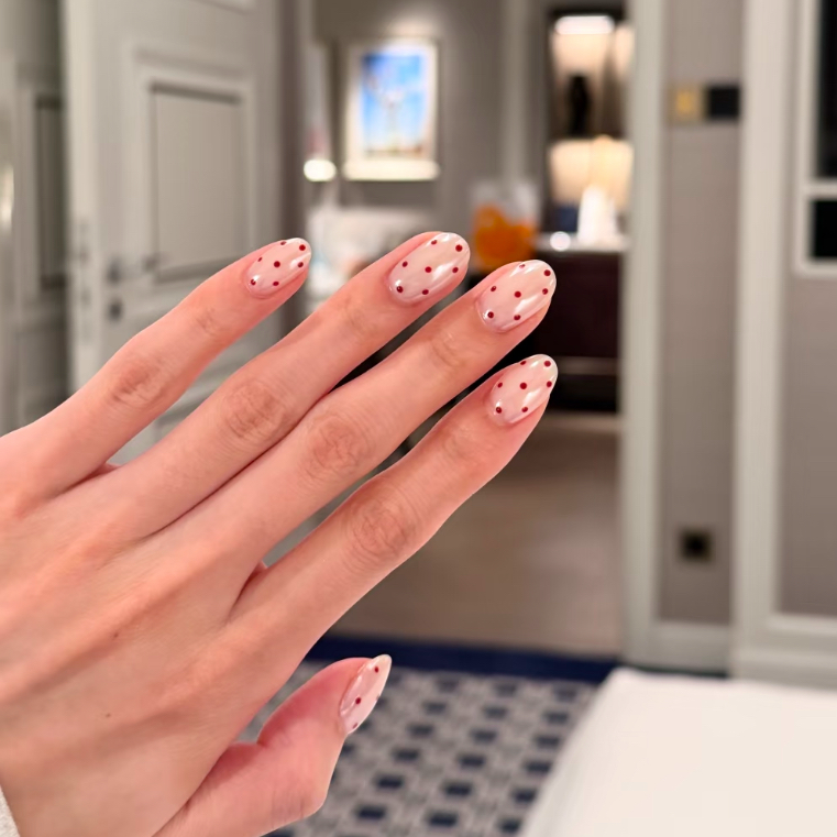 高级红色波点海莉纯手工穿戴甲气质显白杏仁美甲短款甲片xq,彩妆/香水/美妆工具,穿戴甲/甲片,淘宝优惠券,粉丝福利购,淘宝优惠卷