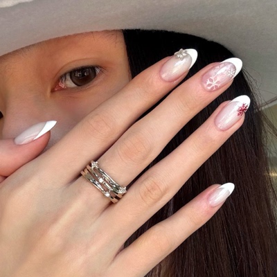 高级冬日雪花海莉纯手工穿戴甲气质显白杏仁美甲中长款甲片xq