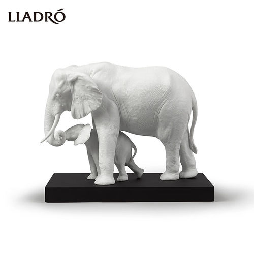 Lladro雅致浓黑系列指引前行摆件