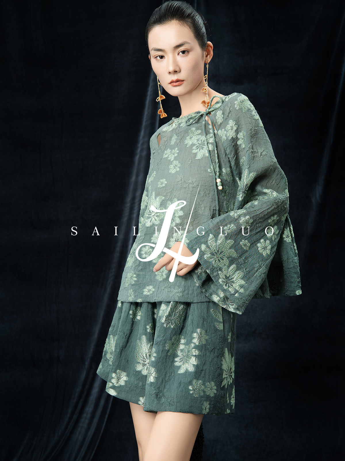 SailingLUO/26夏新款桑蚕丝炒色镂空衬衫喇叭袖浮雕欧根套装女