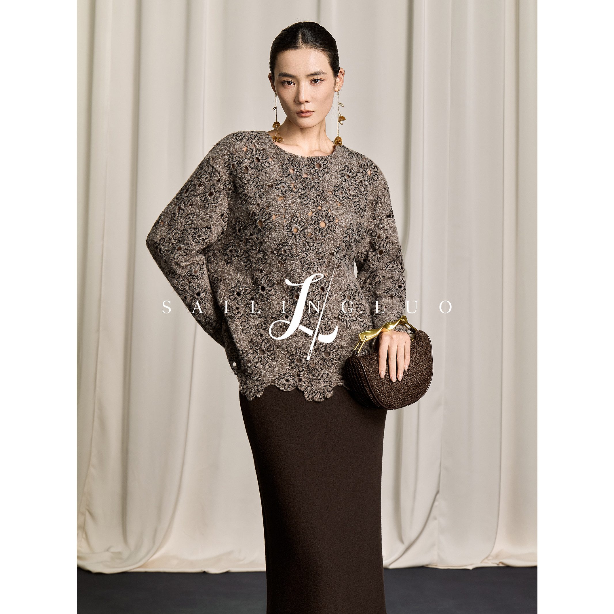 宽松女珠绣圆领显瘦镂空套头上衣