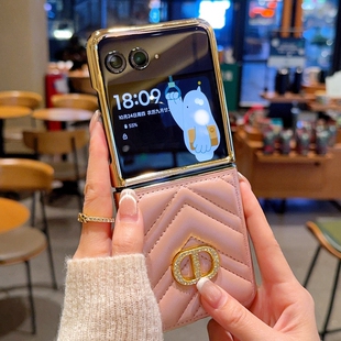 适用摩托罗拉razr60ultra手机壳全包防摔创意CD字母摩托罗拉motorazr60折叠屏网红Razr60Pro新款粉色皮革V纹