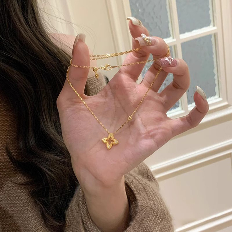 S925纯银中古金色拉丝镂空四叶草项链女复古高级感轻奢小众锁骨链