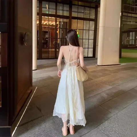 小心机蝴蝶结法式女海边显瘦长裙子露背设计感超仙挂脖沙滩裙收腰
