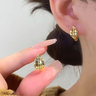 金色树叶耳扣时尚轻奢小众耳钉独特设计感防过敏耳环通勤个性耳饰