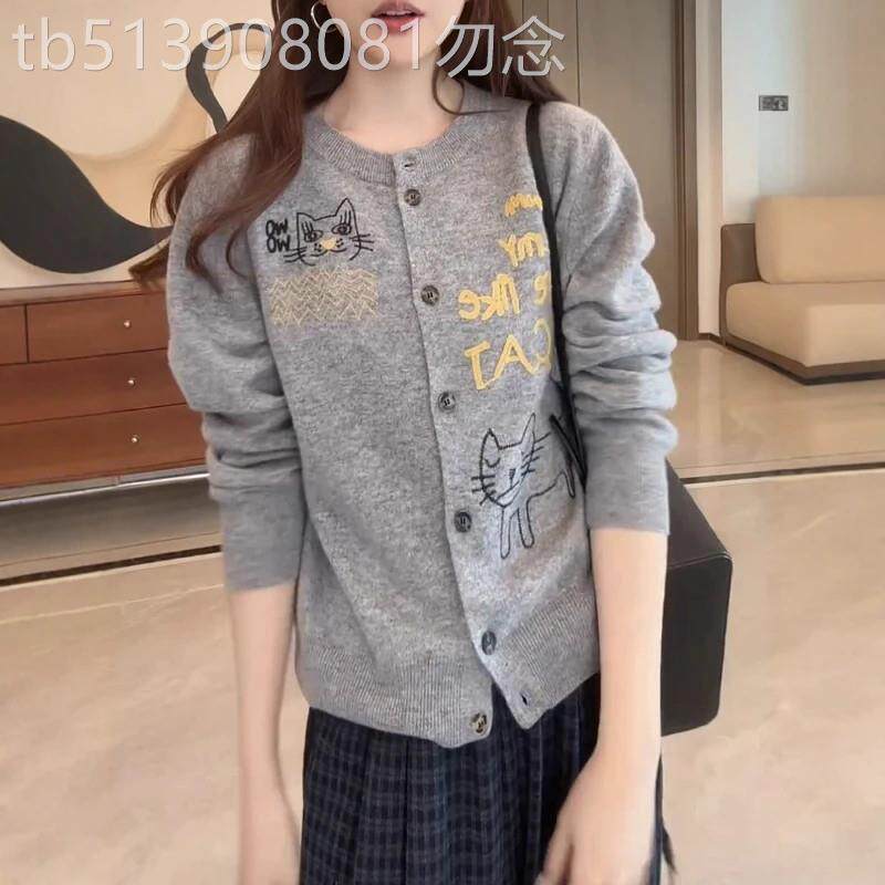 灰色猫咪刺绣针织开衫女2026秋冬新款宽松慵懒风百搭圆领毛衣外套