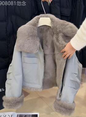 独特漂亮的初冬蓝色派克服加绒加厚小香风短款羊羔毛外套女款冬季