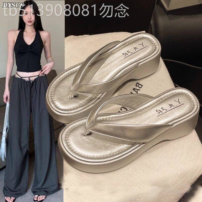 香港真皮厚底坡跟人字拖鞋女夏季外穿2026新款配裙子夹脚沙滩凉拖