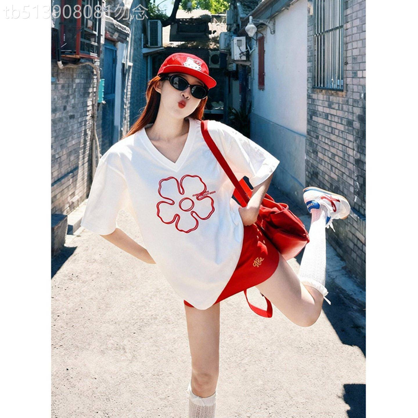 红色花朵T恤女白色V领短袖夏2026新款半袖正肩宽松大尺码设计感上