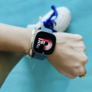 美国直邮Fitbit Versa 4智能手环蓝牙运动健康血氧心率睡眠监测