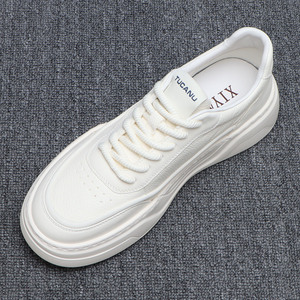 休闲板鞋男2025新款头层牛皮厚底运动男鞋轻便百搭真皮小白鞋男款