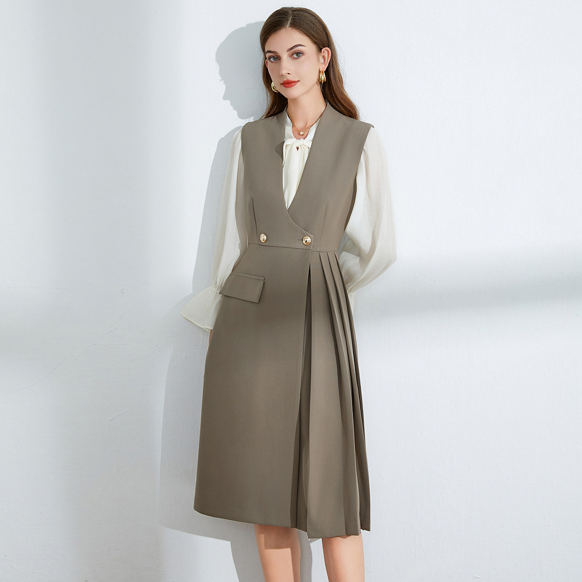 高水准剪裁 简约通勤马甲背心连衣裙女气质显瘦中长款百褶裙