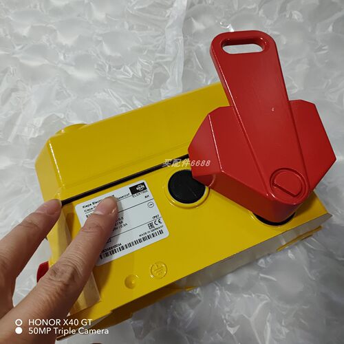 SCHMERSAL AZ/AZM 200-B30-LTAG1P1-SZ安全传感