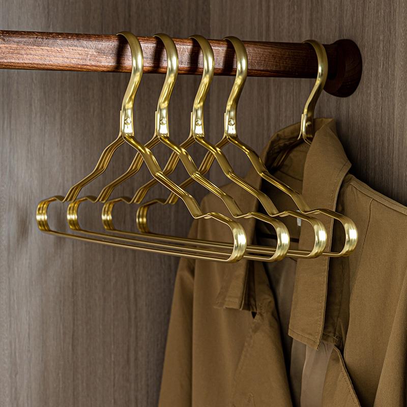 太空铝合金衣架家用挂衣无痕防肩角衣架子轻奢晾衣服架子衣柜衣撑