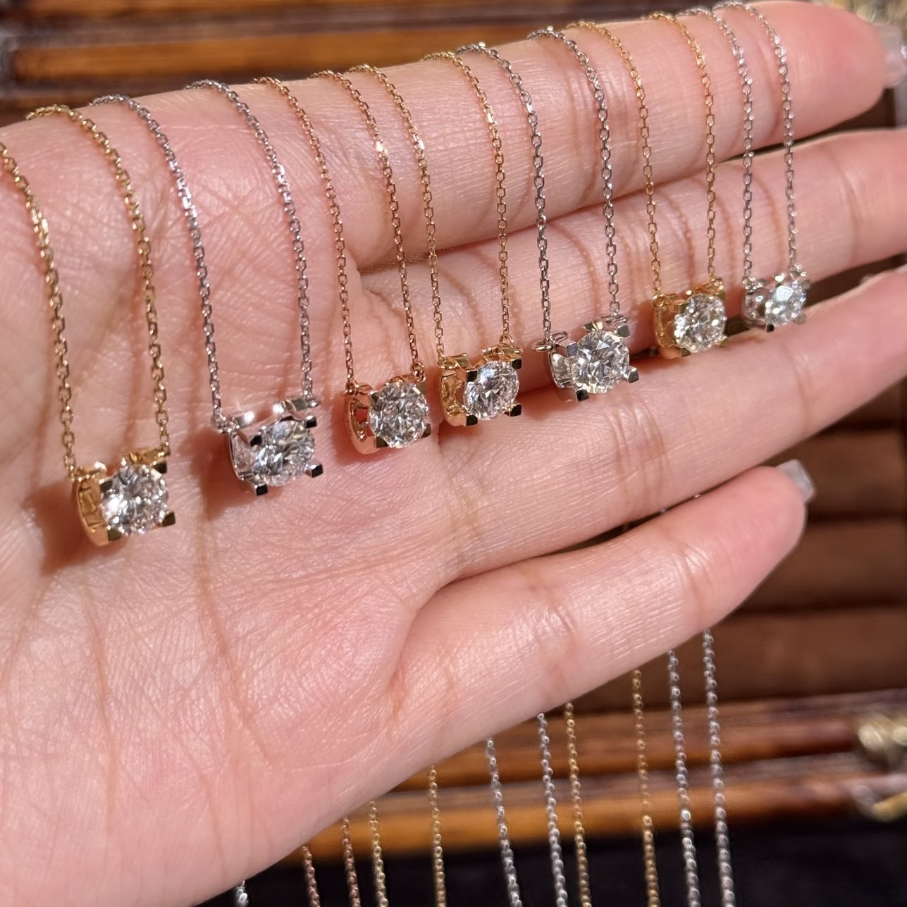 18K金单钻经典款牛头四爪钻石项链培育钻石吊坠50/80分1克拉Au750