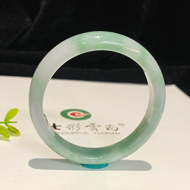 七彩云南缅甸A货天然翡翠带证书冰种飘绿花翡翠手镯