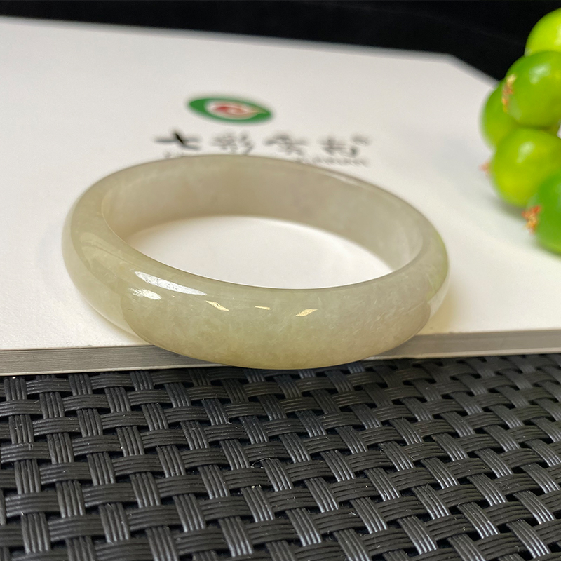七彩云南天然翡翠糯冰种黄翡手镯