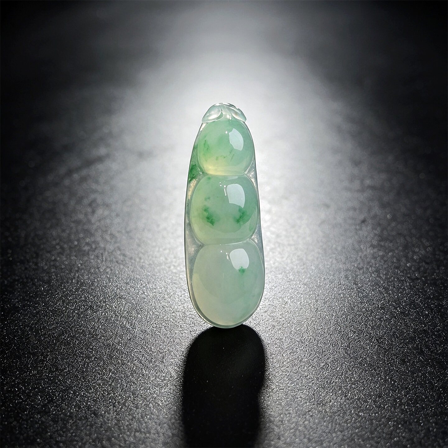 【双11甄选】七彩云南缅甸A货冰飘花天然翡翠福豆挂件吊坠