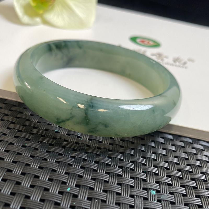 七彩云南天然翡翠手镯