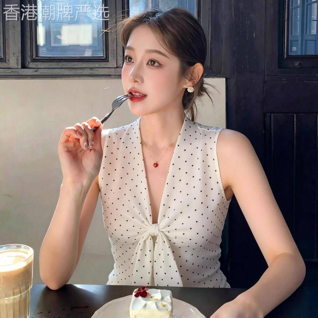 法式气质白色波点背心衬衫女2026春季小个子短款独特漂亮无袖上衣