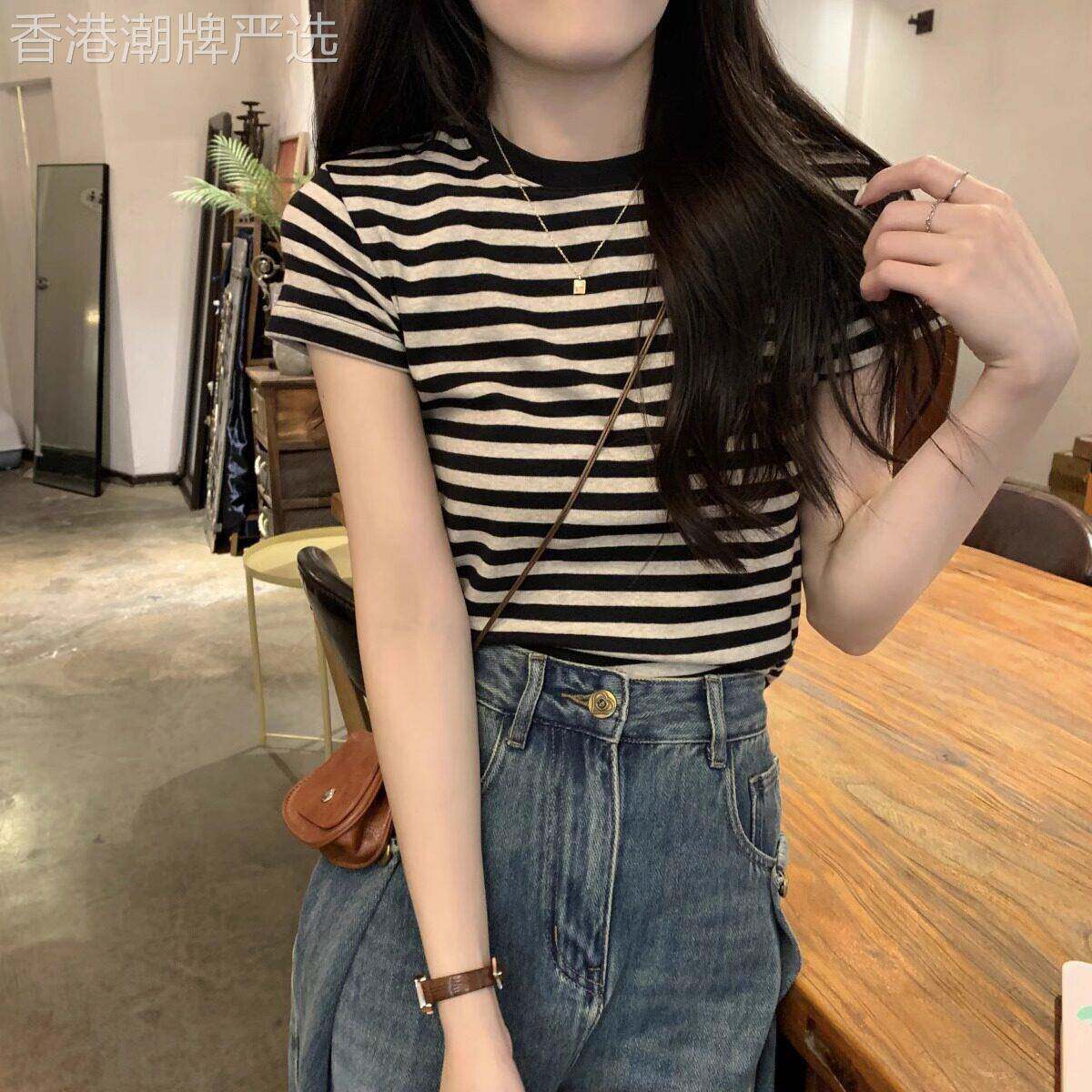 条纹短袖T恤女夏季薄款2026新款修身显瘦设计感正肩半袖T恤上衣