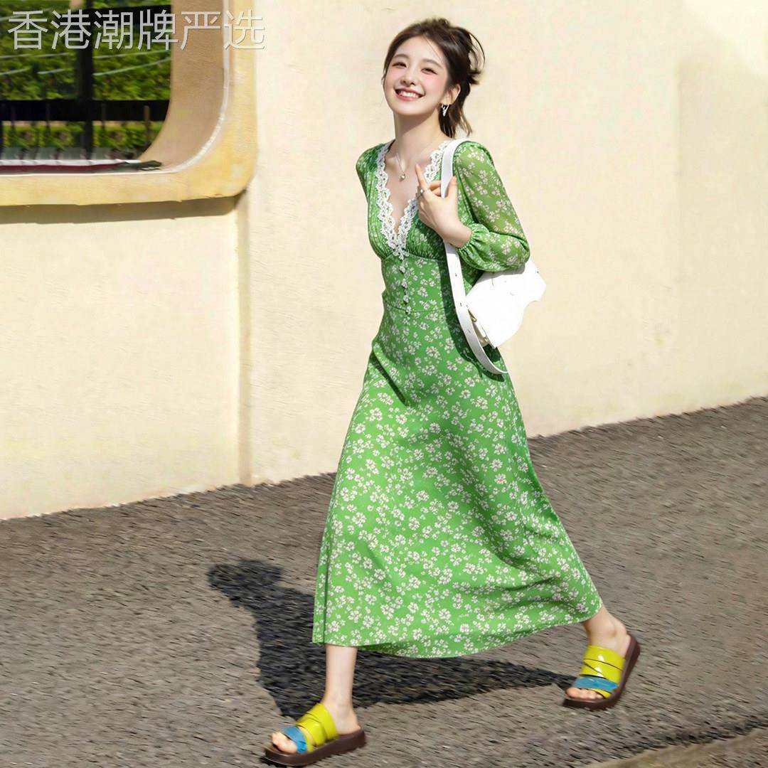 绿色蕾丝边V领碎花洋装女2026春季新款高级感独特超好看长裙子
