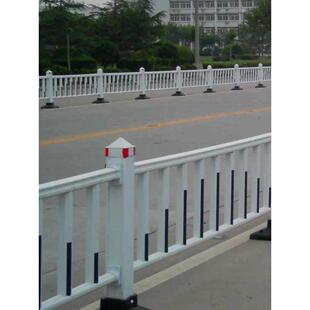 交通道路护栏锌钢马路隔离栏杆户外金属防眩光版机非小区厂房围栏