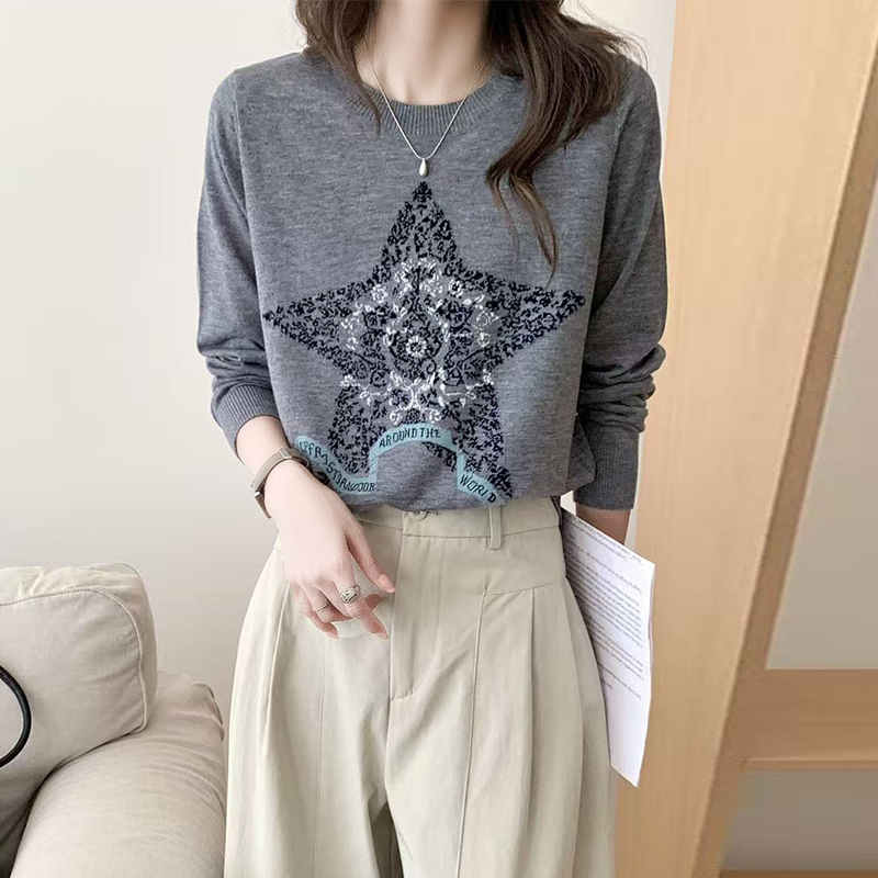 刺绣五角星圆领薄款针织衫