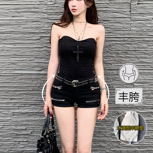 个性低腰丰胯牛仔短裤女