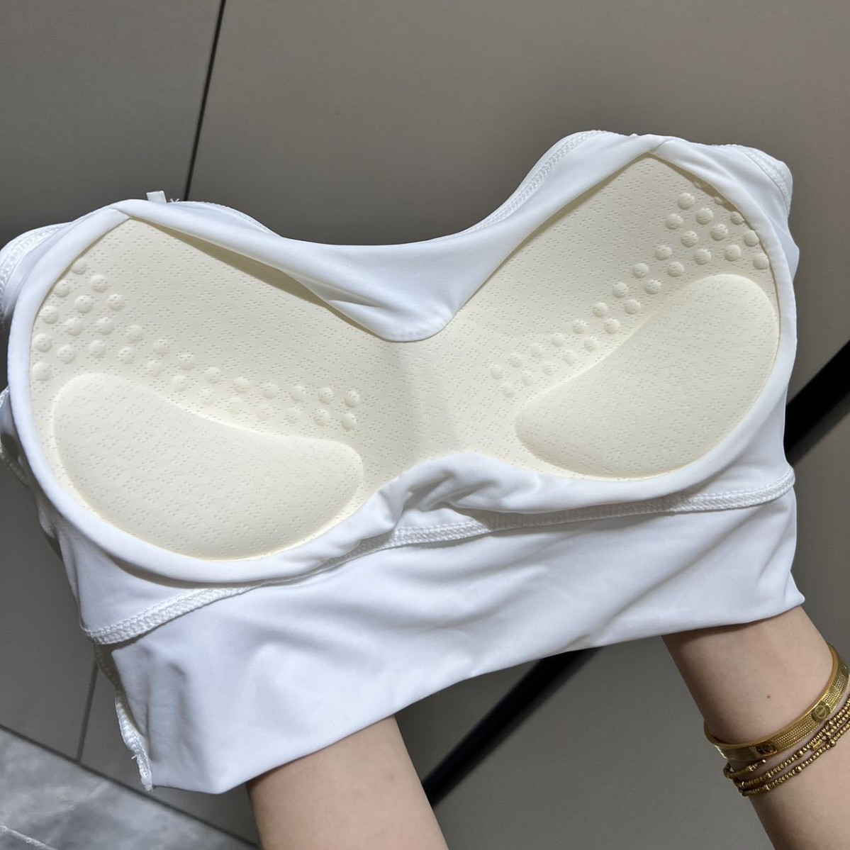 加厚胸垫固定乳胶杯大U美图片