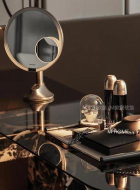 样板间房衣帽间梳妆台小众耳环玻璃罩人像展示架皮革托盘家居摆件