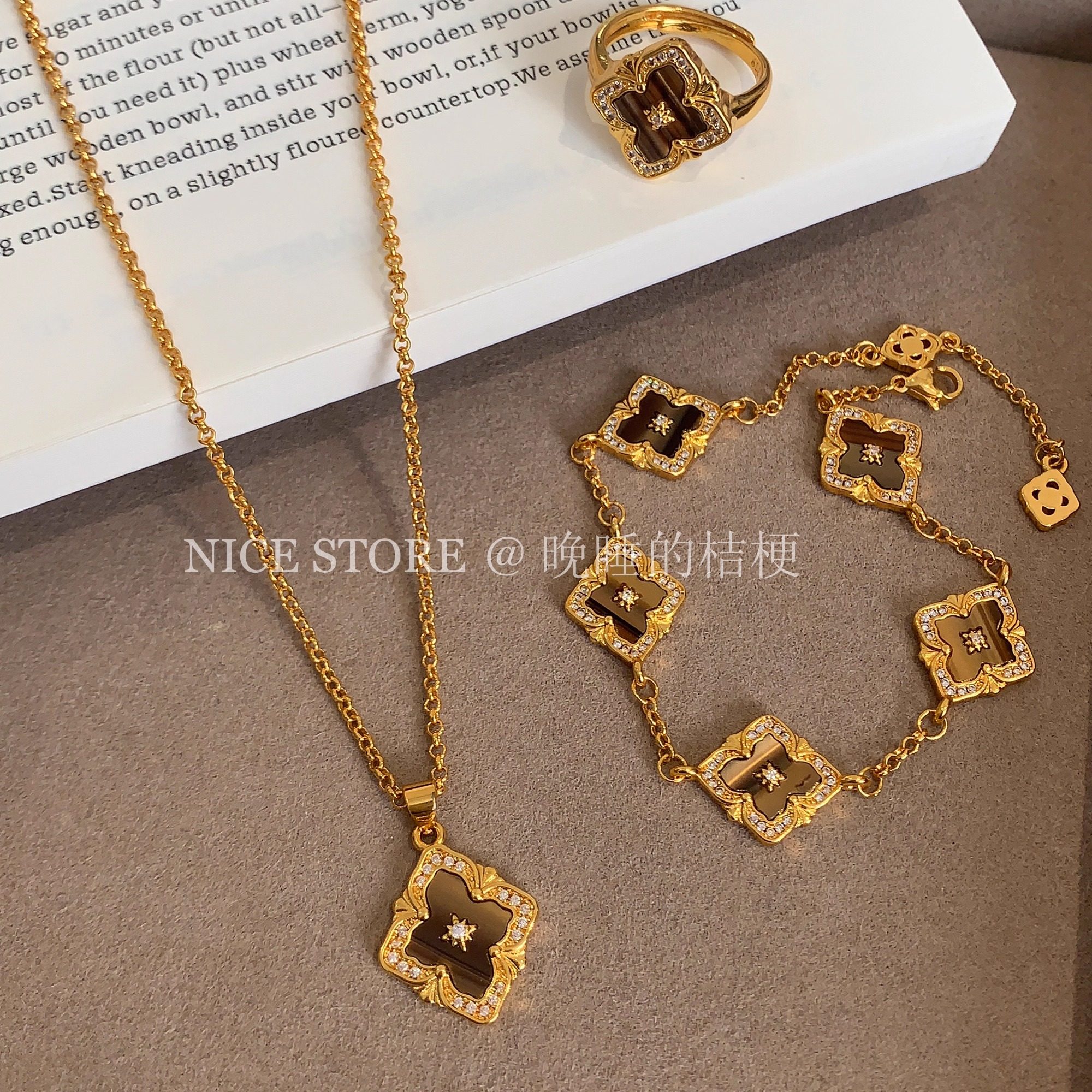 晚睡的桔梗「挈提」布契拉提风四叶草吊坠项链秋冬百搭中古锁骨链,饰品/流行首饰/时尚饰品新,项链,淘宝优惠券,粉丝福利购,淘宝优惠卷