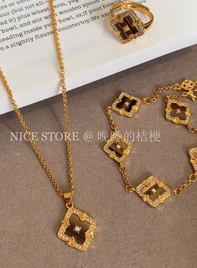 晚睡的桔梗「挈提」布契拉提风四叶草吊坠项链秋冬百搭中古锁骨链