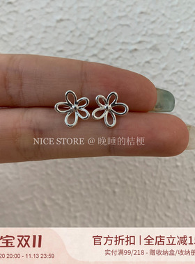 晚睡的桔梗I镂空花朵小耳钉