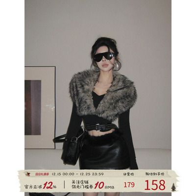 福尔尼斯悦 大毛领长袖上衣女2025冬季新款辣妹设计感拼接修身t恤
