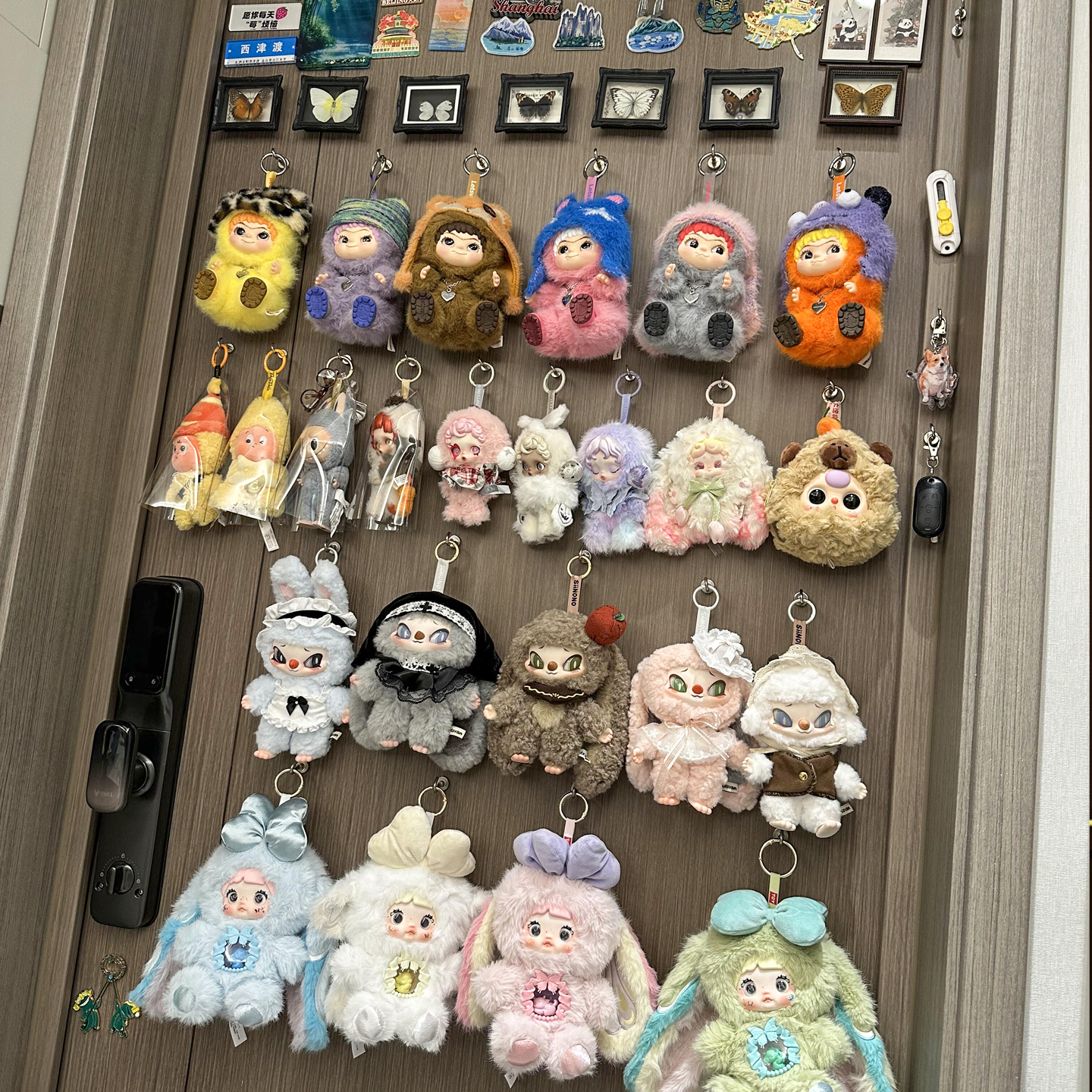 门后磁吸挂件收纳架挂墙娃娃展示