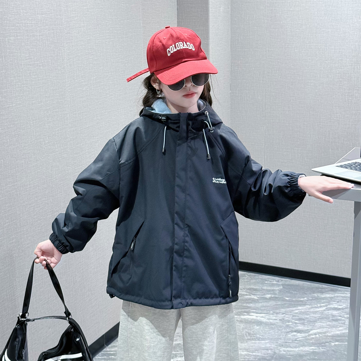 女童连帽冲锋衣加绒秋冬儿童外套