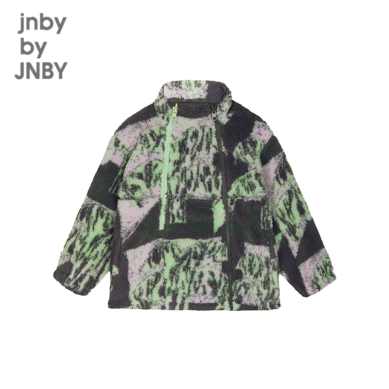 品牌IP小熊整身的印花,趣味十足