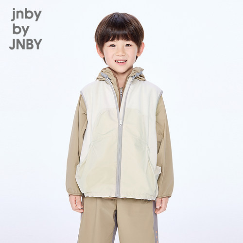 适合作为洋葱式穿搭的中间层，实穿性强