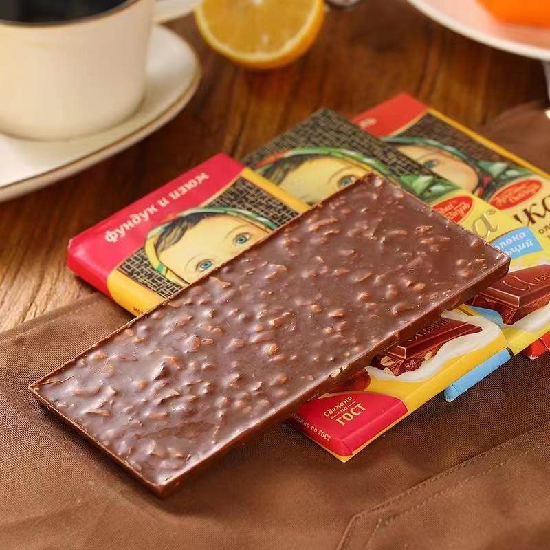 俄罗斯原装进口爱莲巧大头娃娃坚果榛子杏仁夹心牛奶黑巧克力零食