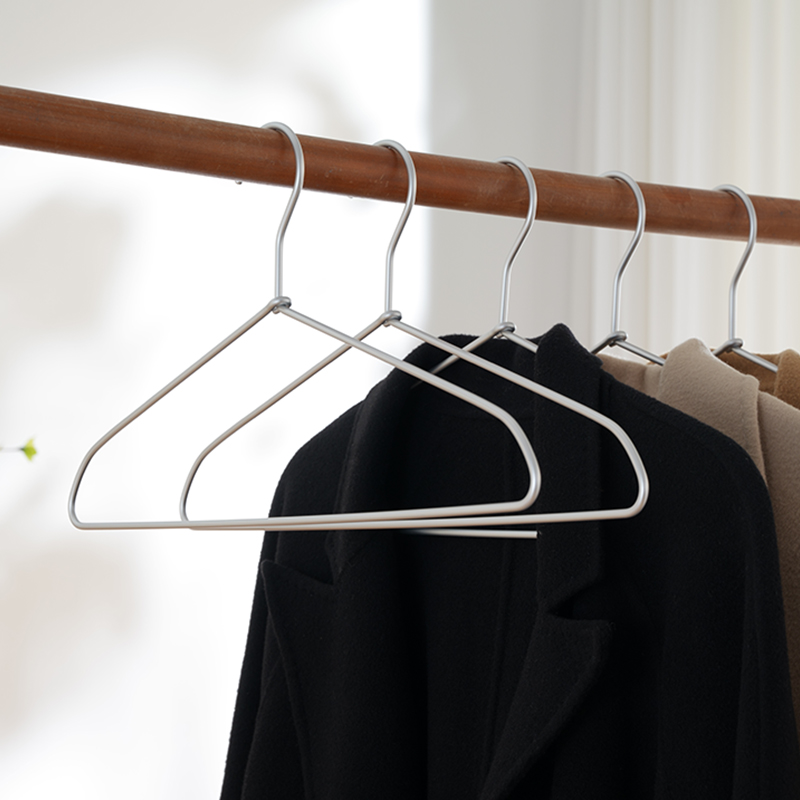 简约学生宿舍衣架家用挂衣架防滑无痕太空铝合金衣服收纳晾衣撑子