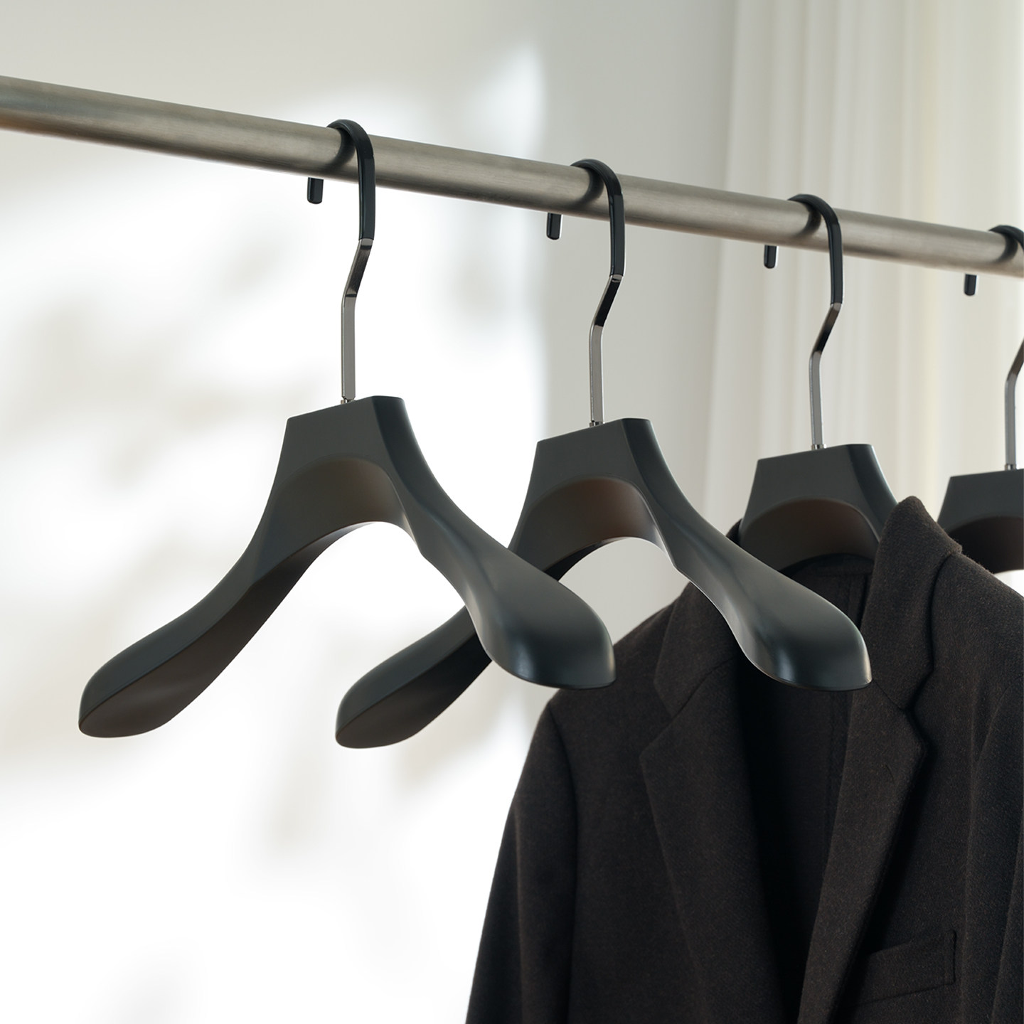 高档三本服装店专用展示架防滑黑色塑料男女装买手店衣撑衣挂裤夹,商业/办公家具,衣架,淘宝优惠券,粉丝福利购,淘宝优惠卷