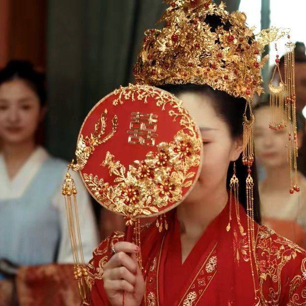 秀禾服团扇新娘结婚喜扇成品秀禾团扇中式古风新娘出嫁手捧花扇子